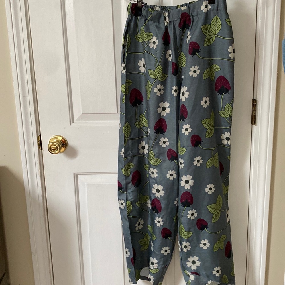 Strawberry printed pants